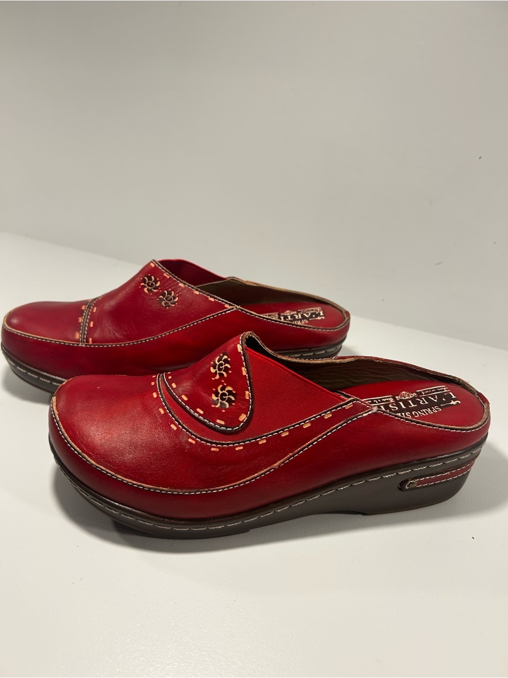 L’Artiste Spring Step Women’s 40 US 9 Red Leather Platform Clogs Mules